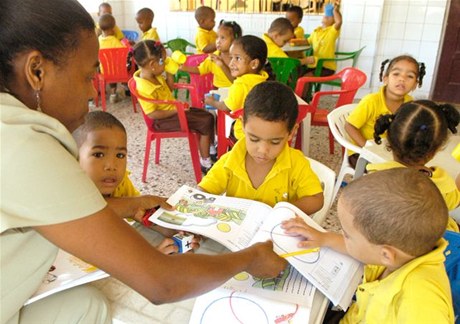 Destaca impacto social de estancias infantiles y de la tanda extendida