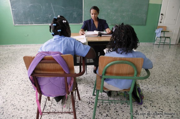 Docente dominicano percibe antes apoyo de estudiantes que el de los padres